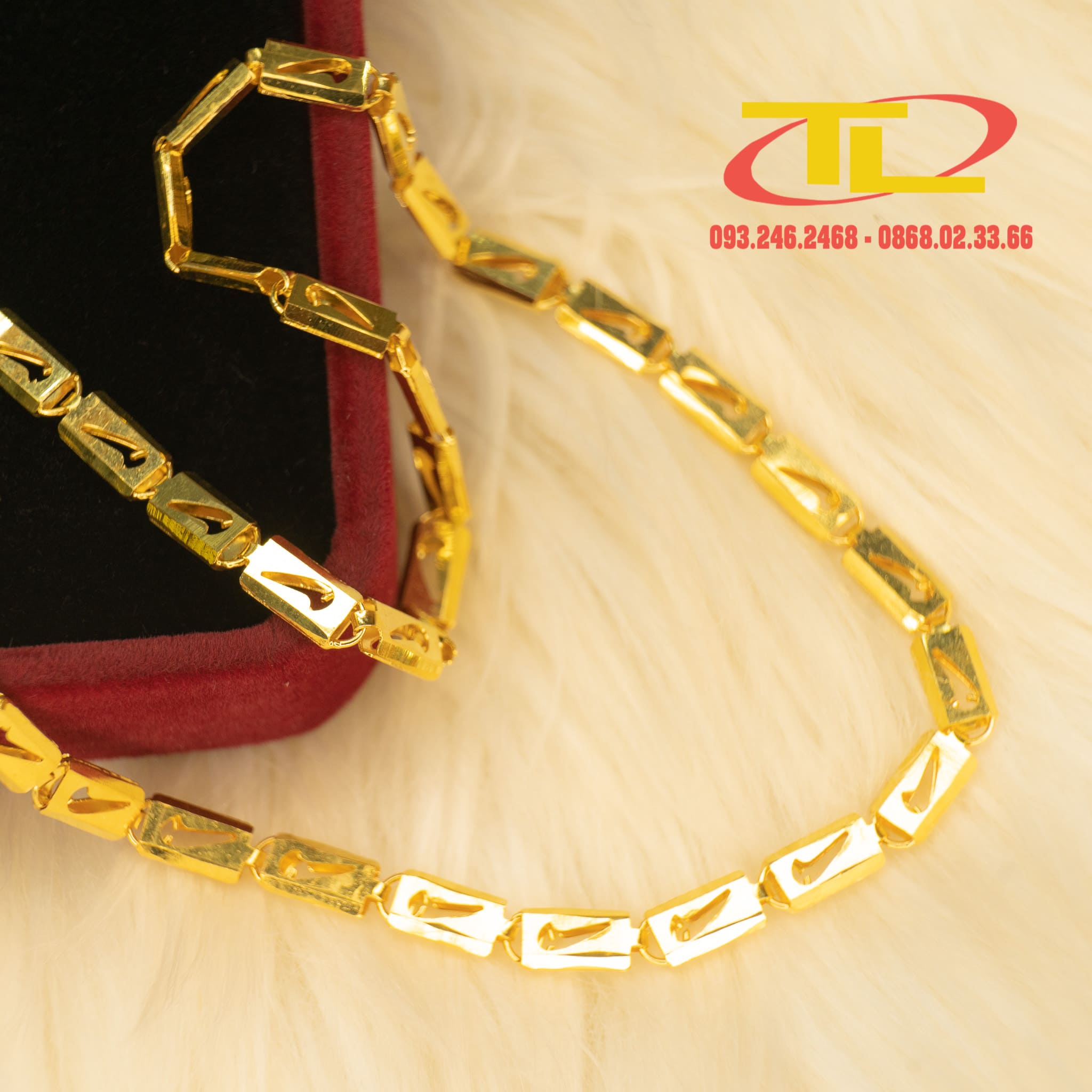 Dây chuyền vàng 10k mặt nam
Dây chuyền vàng 10k mặt nam là một trong những sản phẩm trang sức nam đẹp và ấn tượng nhất trên thị trường hiện nay. Với kiểu dáng sang trọng, tinh xảo và chất liệu vàng 10k đẹp, dây chuyền này sẽ đem lại sự tự tin và quyền lực cho các quý ông.
