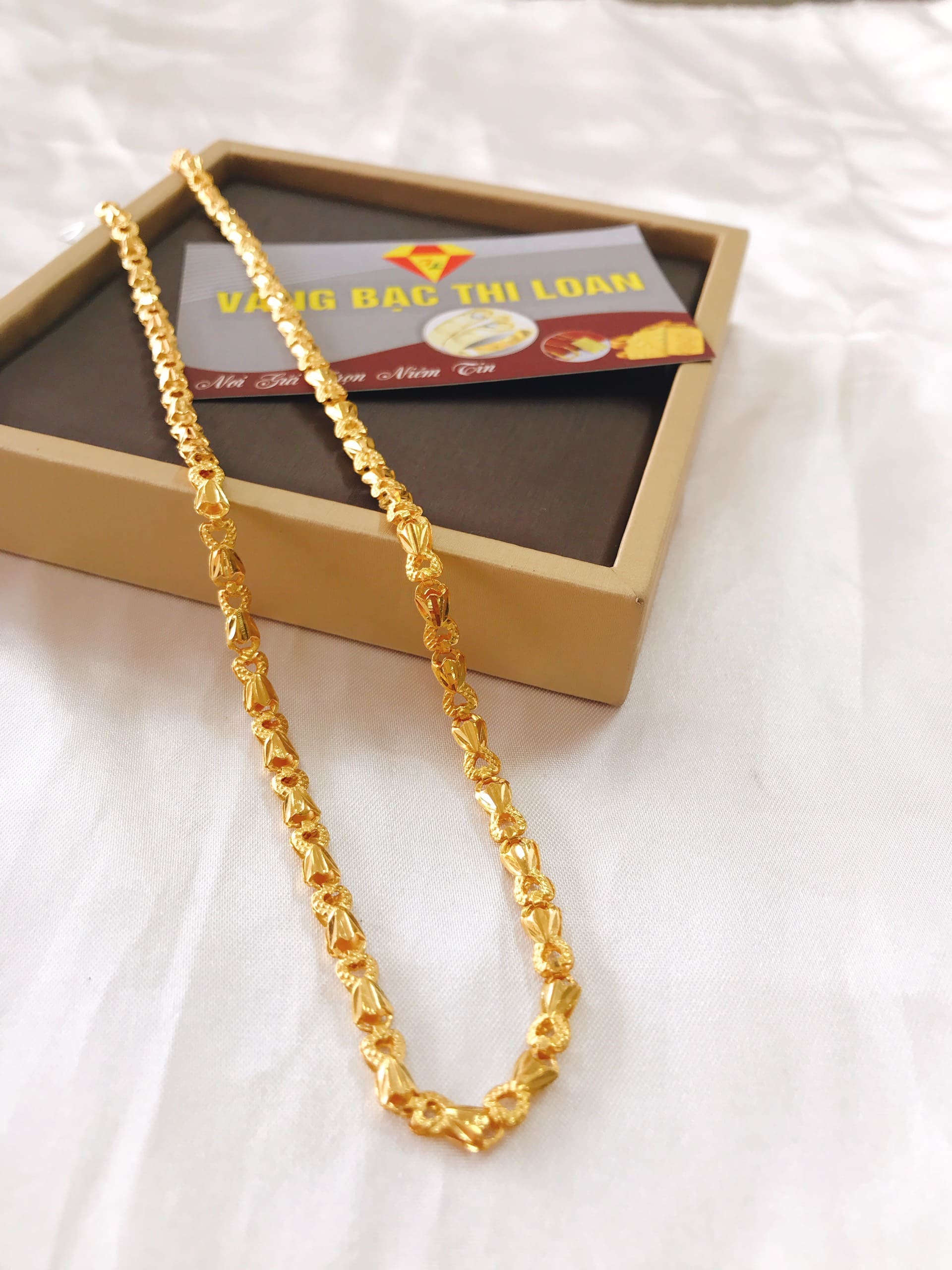 Dây chuyền vàng 24K 5 chỉ Thi Loan 2024 - Vào năm 2024, dây chuyền vàng 24K 5 chỉ Thi Loan sẽ là một trong những sản phẩm đáng chú ý nhất trên thị trường trang sức Việt Nam. Với chất liệu vàng cao cấp và thiết kế độc đáo, dây chuyền này sẽ được ghi nhận như một sản phẩm cao cấp.